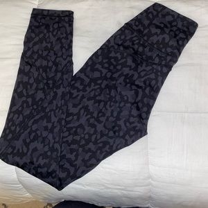 NEVER WORN incognito camo leggings